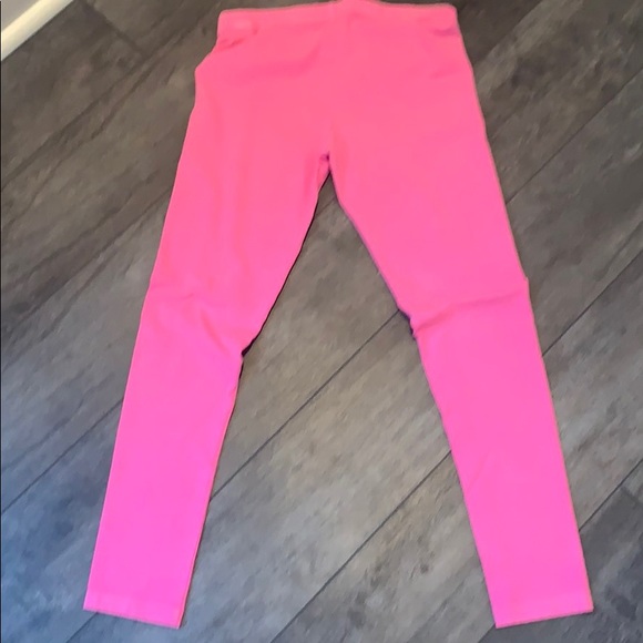 Pink leggings and baseball cap - Picture 5 of 5